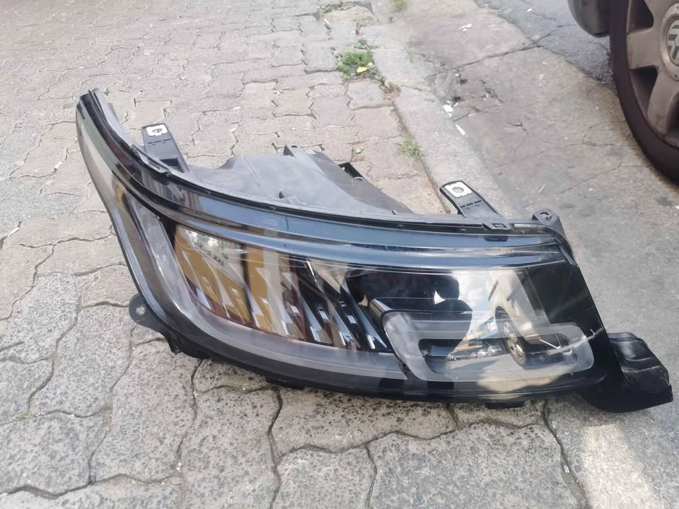 Right side headlight for Range Rover sport - Private Seller Right side headlight for Range Rover sport - Private Seller