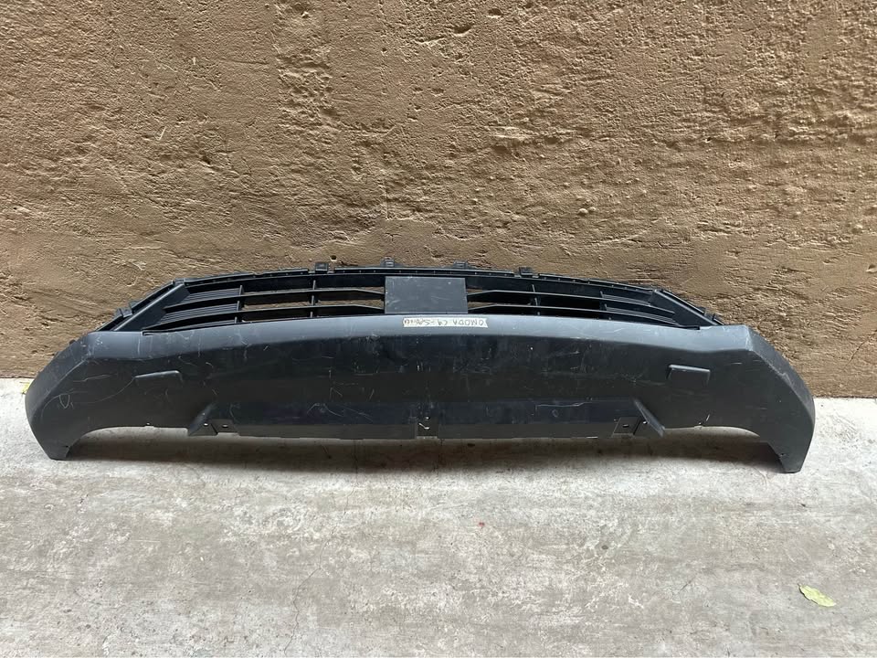 Omoda front lower bumper spoiler grille - Private Seller Omoda front lower bumper spoiler grille - Private Seller