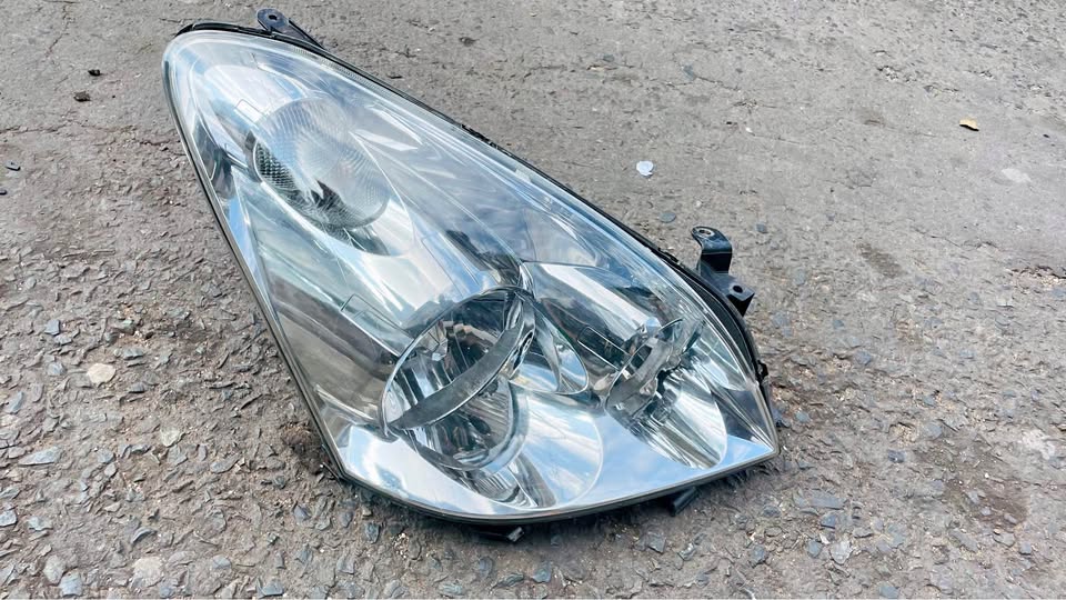 Toyota Verso headlights - Private Seller Toyota Verso headlights - Private Seller
