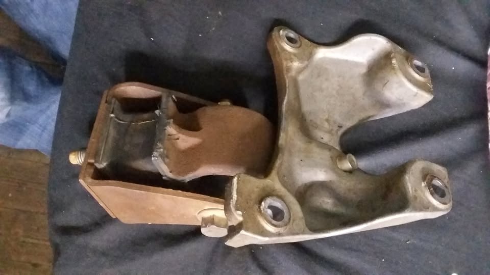 FORD RANGER T6 ENGINE MOUNTINGS RH & LH 13-15 - Private Seller FORD RANGER T6 ENGINE MOUNTINGS RH & LH 13-15 - Private Seller