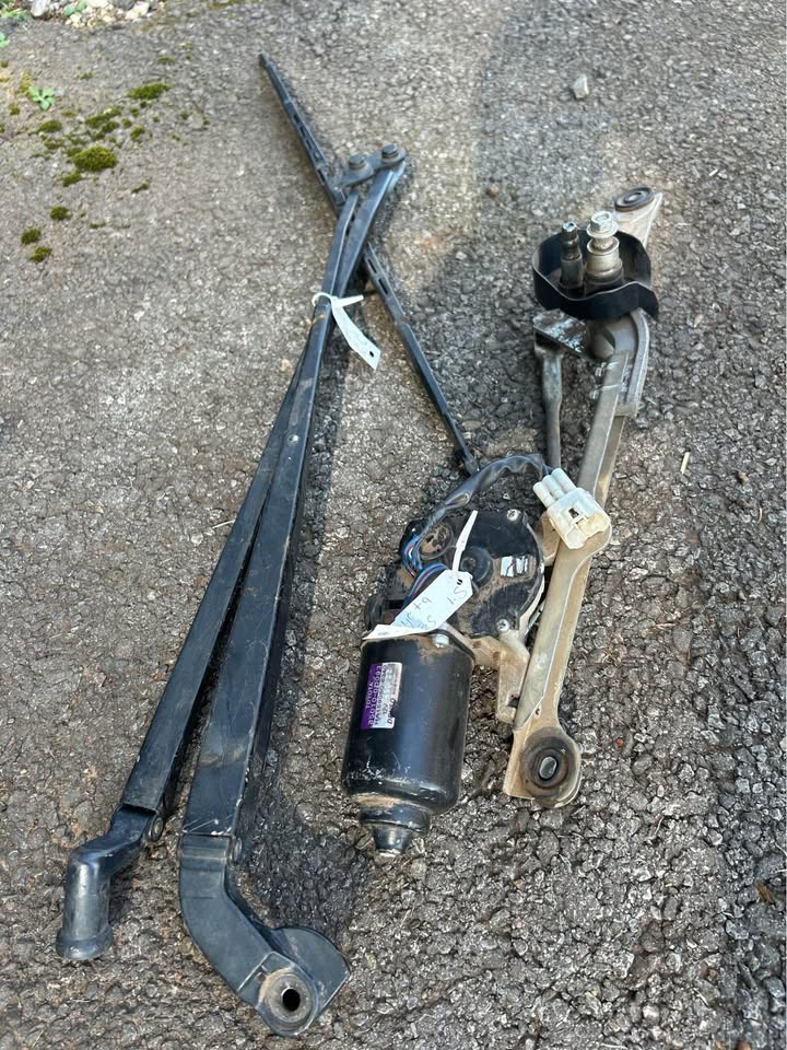 Toyota Etios Wiper Motor And Arms Available Call or WhatsApp - Private Seller