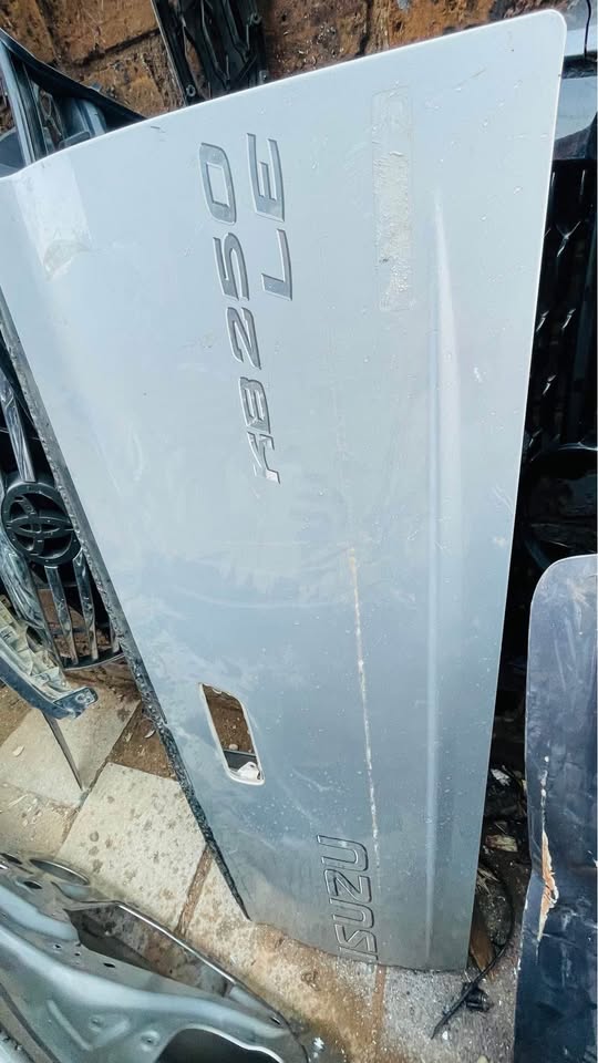 Isuzu KB250 tailgate - Private Seller