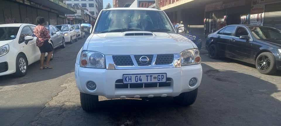2020 NISSAN NP300 2.5 D4D DIESEL 4X4,  MANUAL TRANSMISSION, MILEAGE WHITE, PRICE