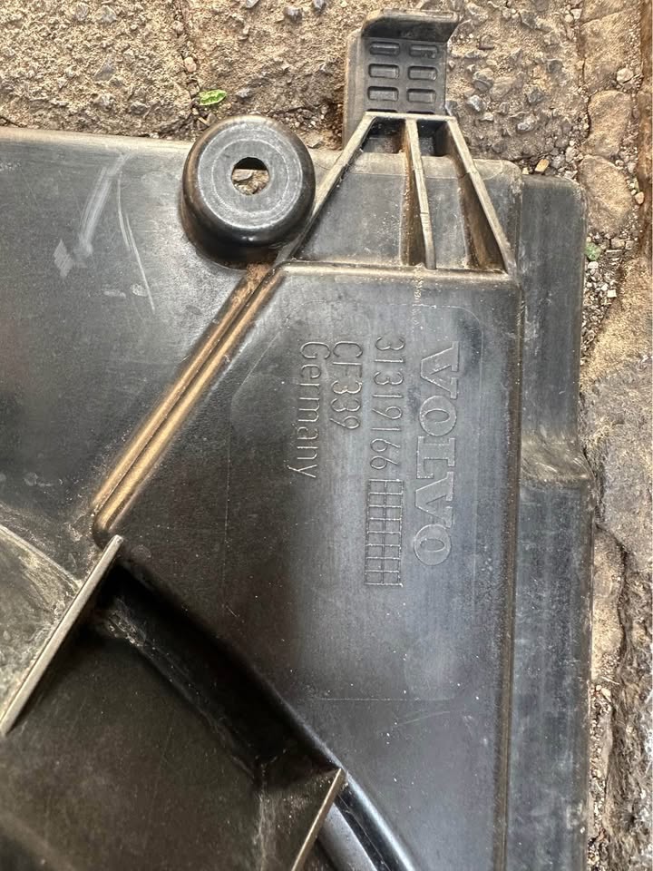 2012-2019 Volvo v40 radiator fan - Private Seller 2012-2019 Volvo v40 radiator fan - Private Seller
