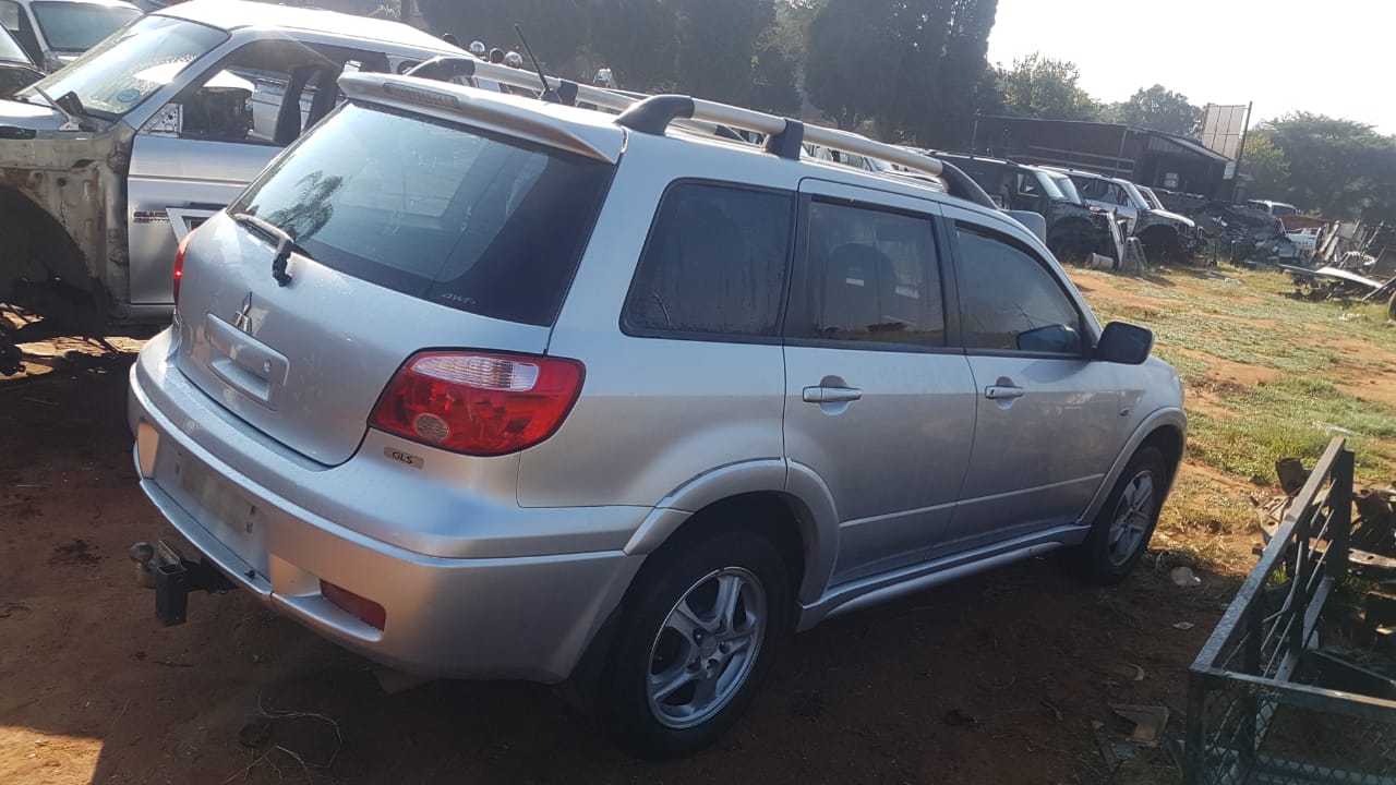 MITSUBISHI OUTLANDER 2.4 BODY PARTS - SILVER - Private Seller MITSUBISHI OUTLANDER 2.4 BODY PARTS - SILVER - Private Seller