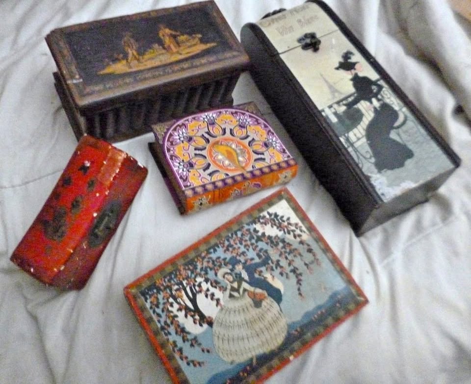 5 Vintage / Antique boxes