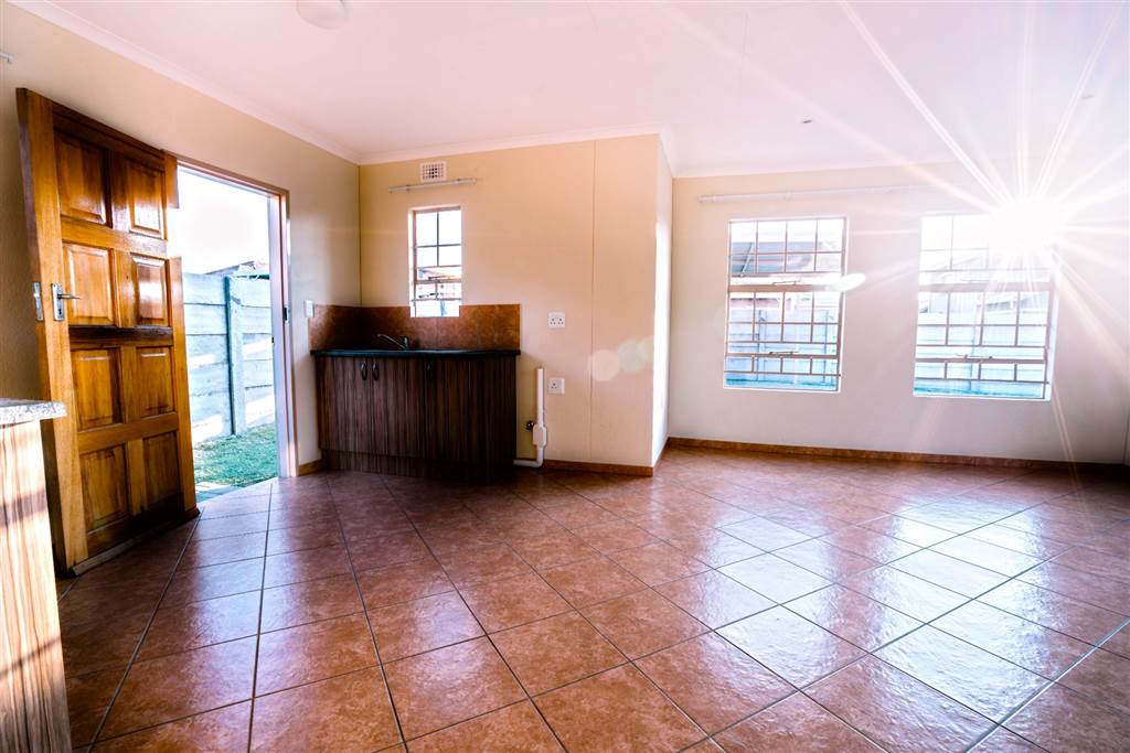 Orange Grove 3bedroomed house to rent for R10000