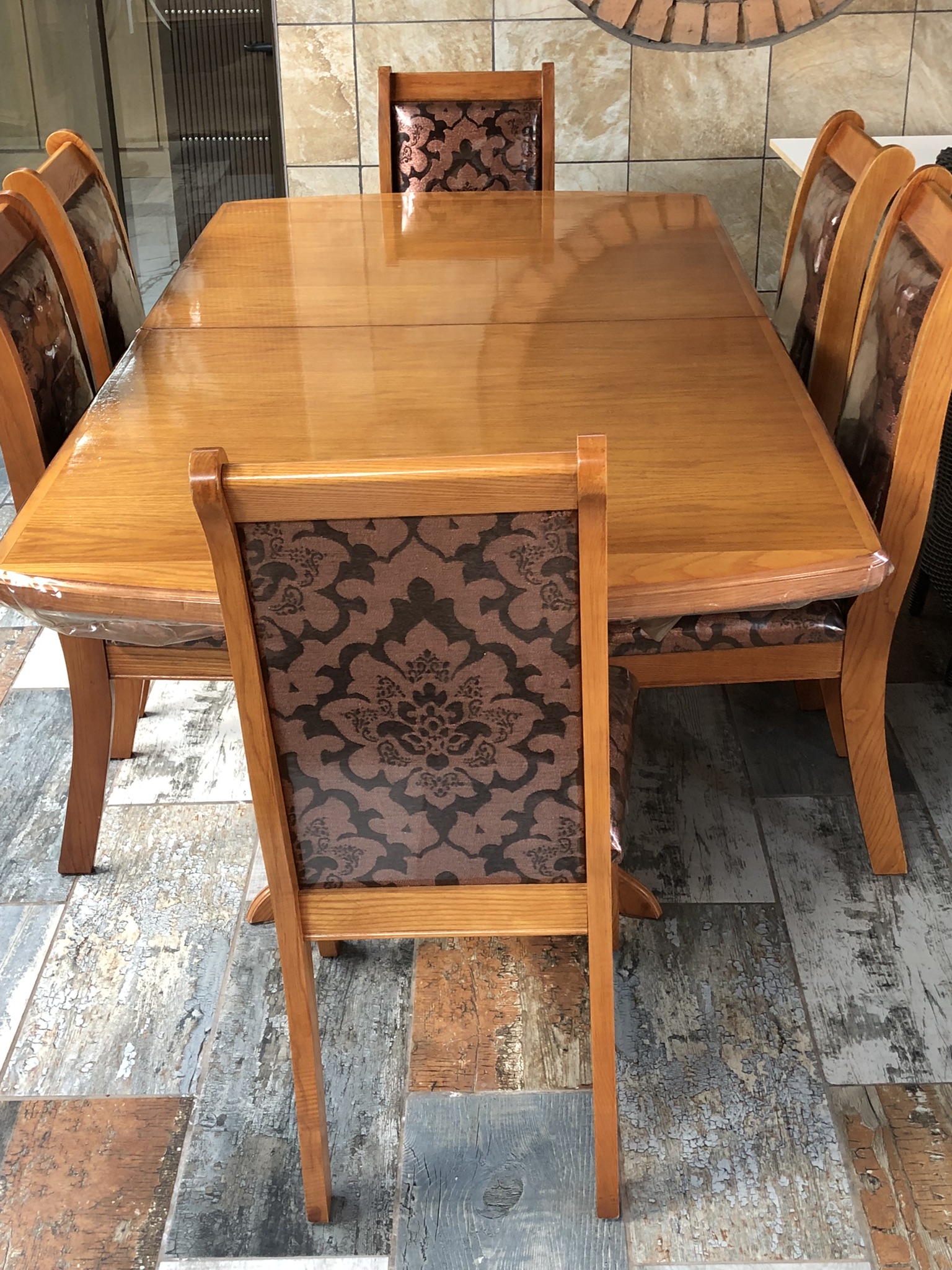 6 seater dining table (extendable)