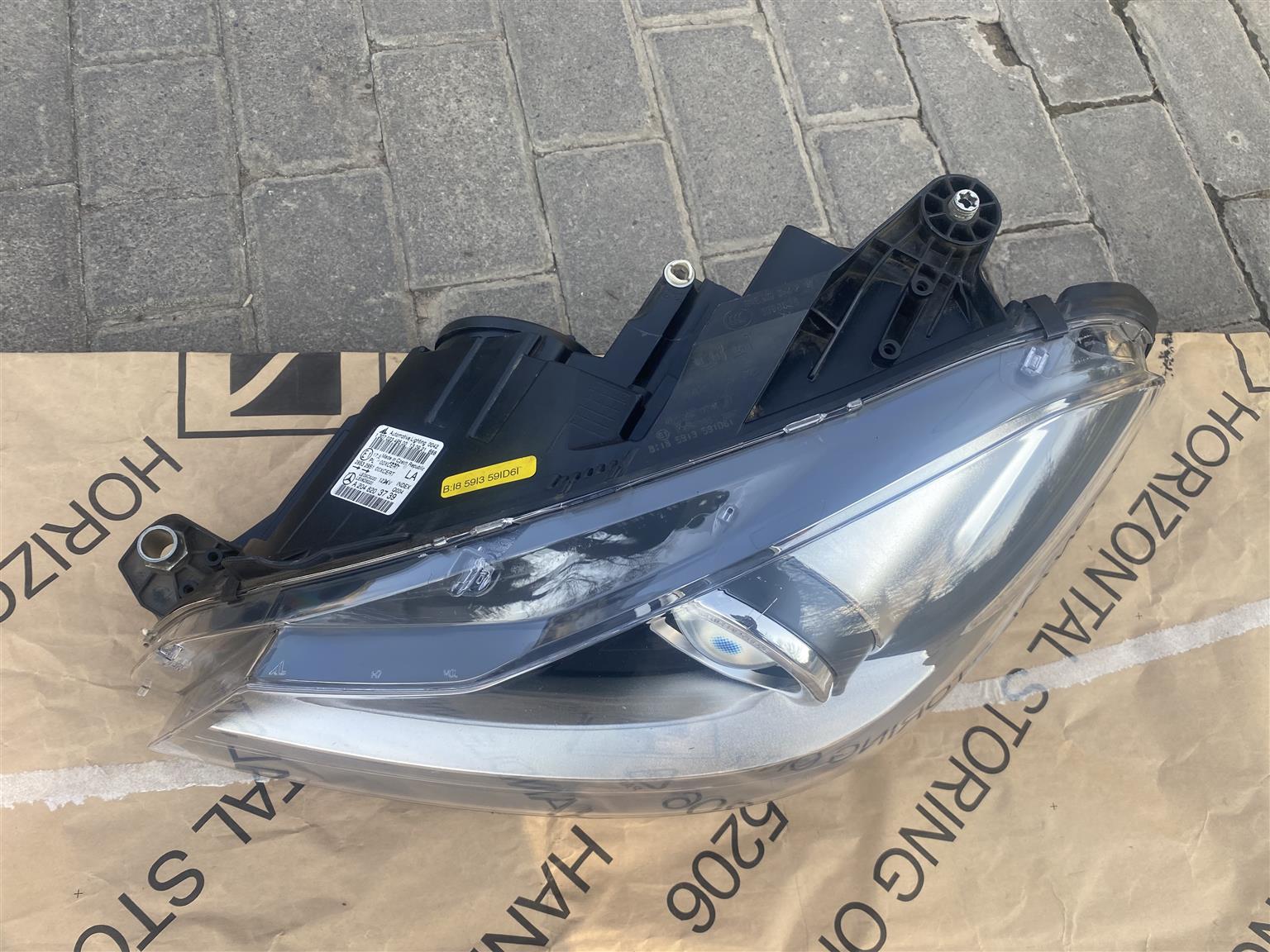 2014 MERCEDES BENZ C-CLASS W204 XENON HEADLIGHT LEFT SIDE FOR SALE - Private Seller 2014 MERCEDES BENZ C-CLASS W204 XENON HEADLIGHT LEFT SIDE FOR SALE - Private Seller