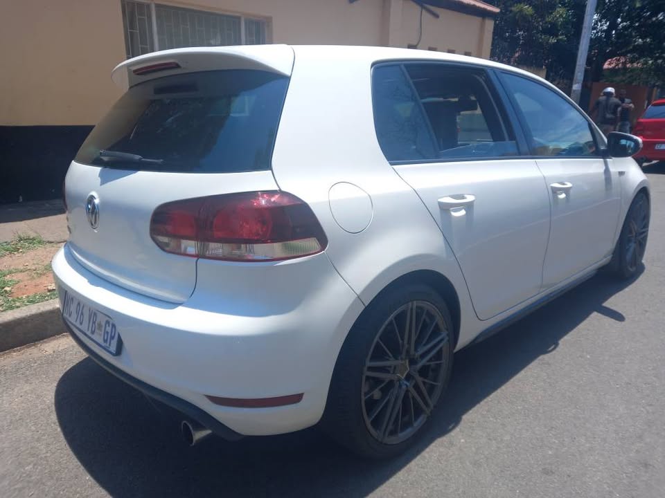 2011 VW Golf 6 GTI 2.0 Petrol Automatic Transmission White Color Mileage 75000kms