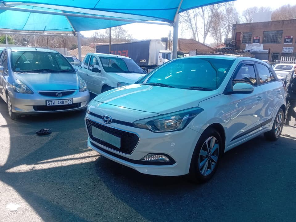 2016 HYUNDAI I20 1.4 FLUID  WHITE COLOR MANUEL PETROL PRICE