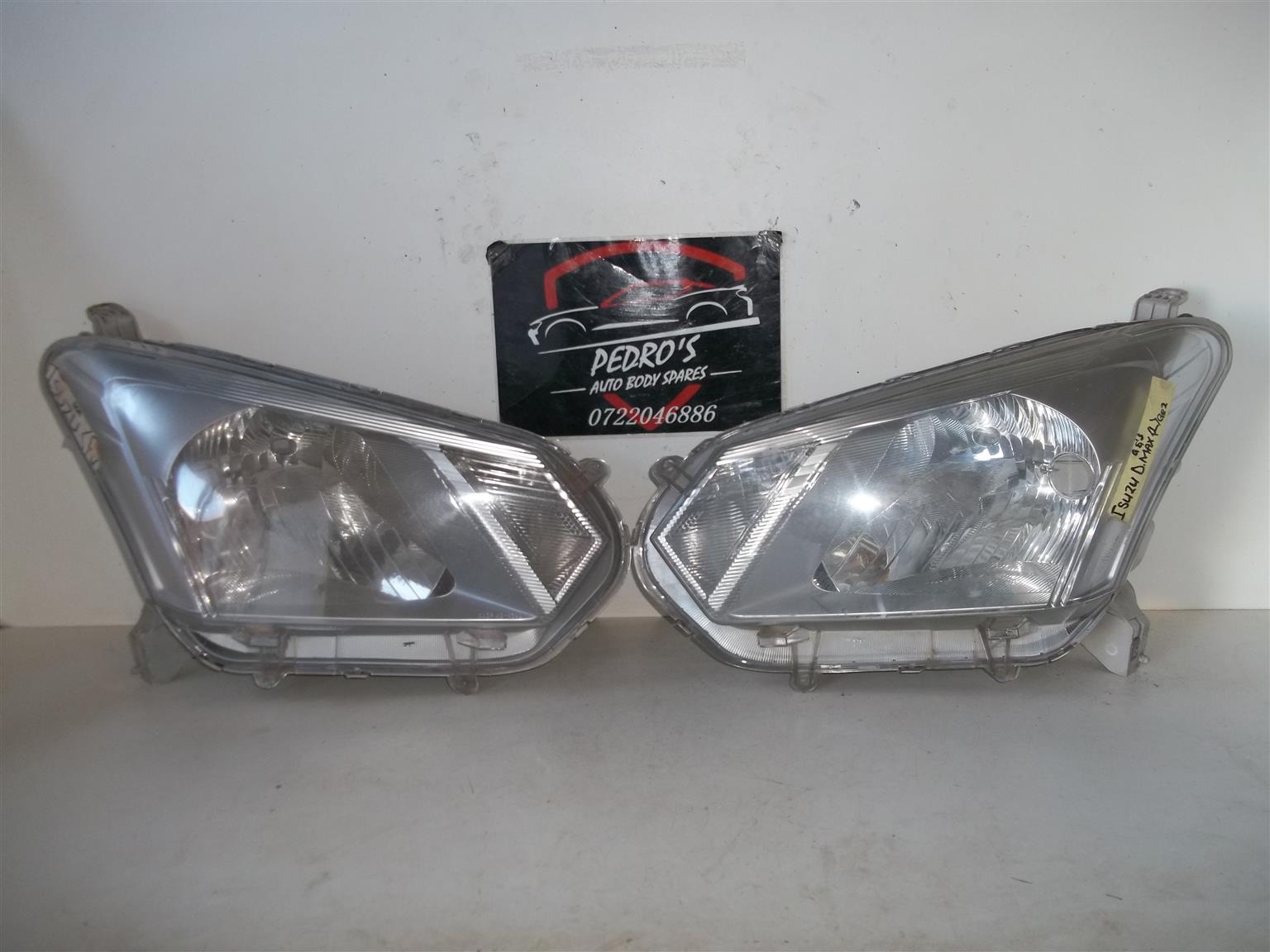 Isuzu D-Max '16-'22 L&R headlights (Pair) - Private Seller Isuzu D-Max '16-'22 L&R headlights (Pair) - Private Seller