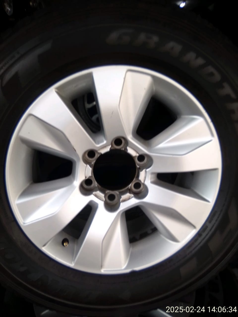 Toyota Hilux rims and tires 265/65/17 - Private Seller