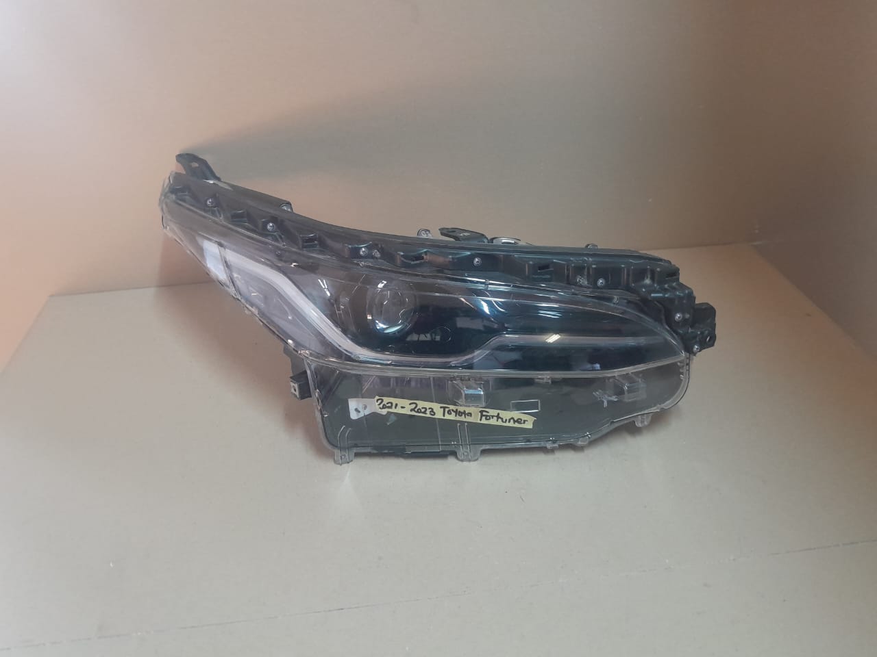 2021-2023 TOYOTA FORTUNER RIGHT SIDE HEADLIGHT FOR SALE - Private Seller 2021-2023 TOYOTA FORTUNER RIGHT SIDE HEADLIGHT FOR SALE - Private Seller