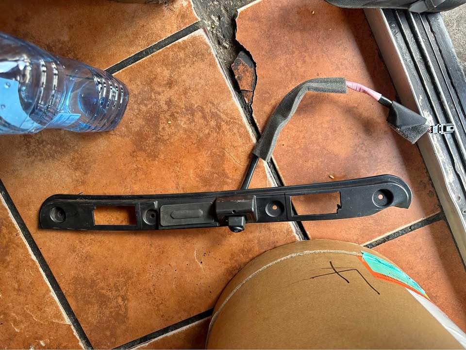 Nissan Magnite tailgate latch and camera - Private Seller Nissan Magnite tailgate latch and camera - Private Seller