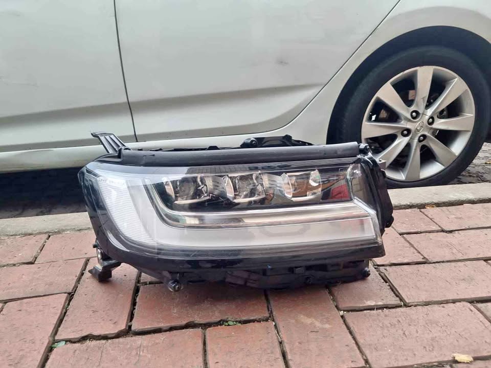 Toyota land cruiser prado LC300 headlights - Private Seller Toyota land cruiser prado LC300 headlights - Private Seller