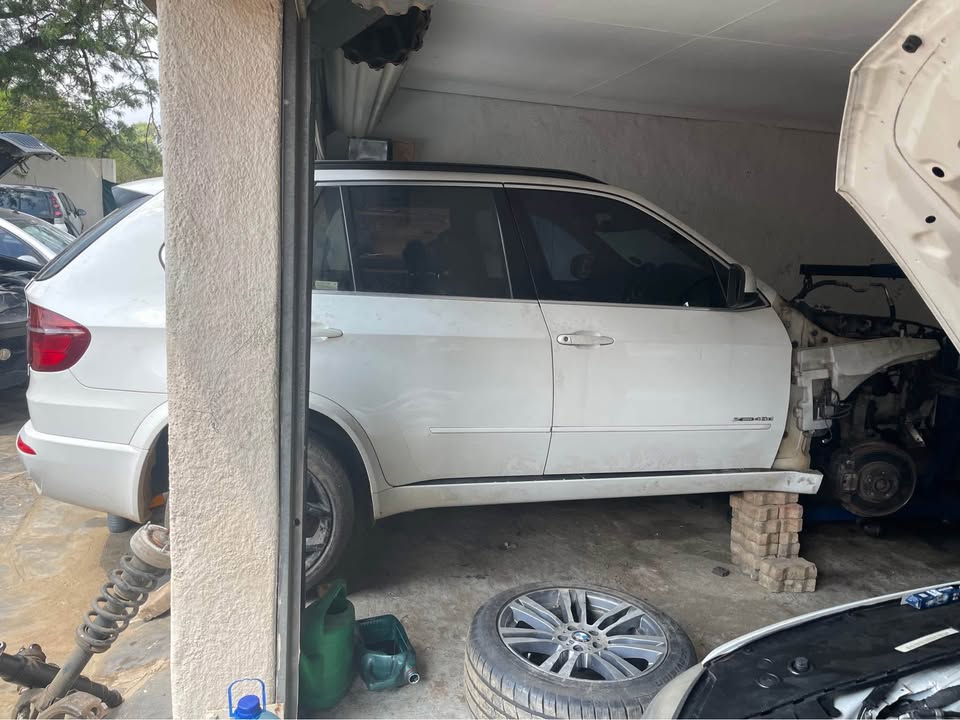 BMW X5 e70 4.0d stripping for spares