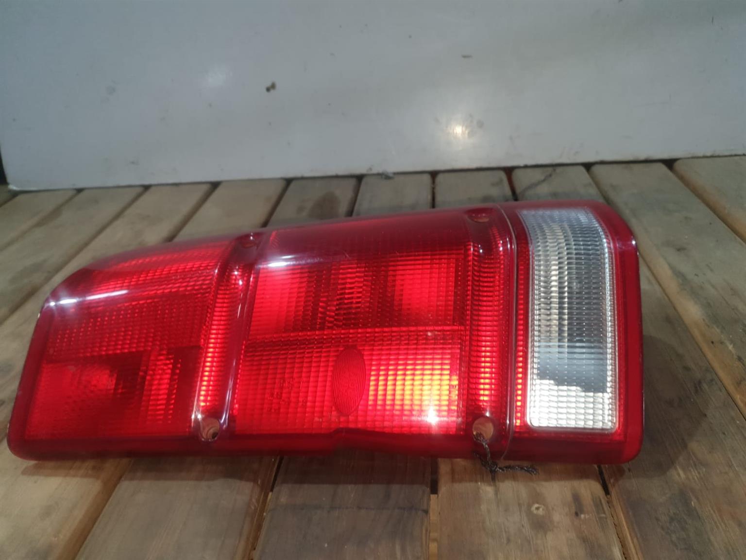 2005-2009 Discovery 2 Used Original Taillight For Sale 2005-2009 Discovery 2 Used Original Taillight For Sale
