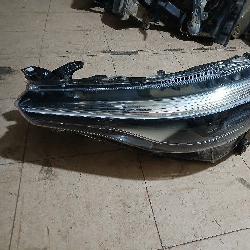 Toyota corolla cross headlight - Private Seller Toyota corolla cross headlight - Private Seller