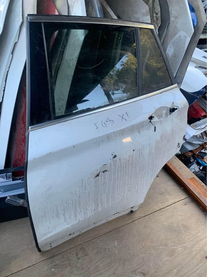 BMW X1 F48 rear left door complete - Private Seller