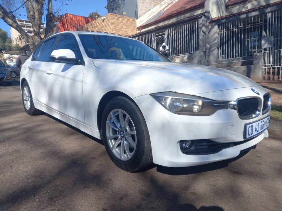 2012 BMW 320i F30 Sedan Petrol, Automatic, Sunroof, Service book,