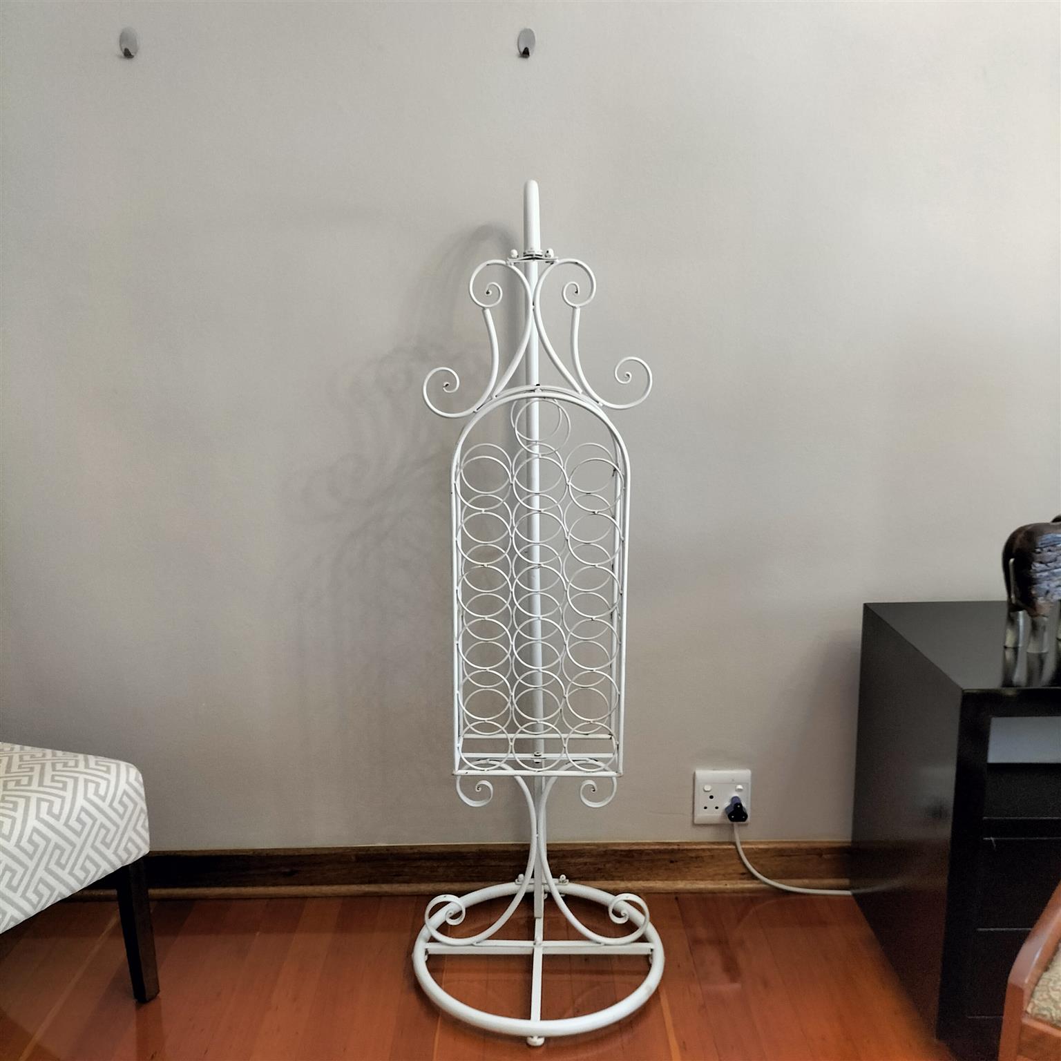 White Vintage Decor Stand White Vintage Decor Stand
