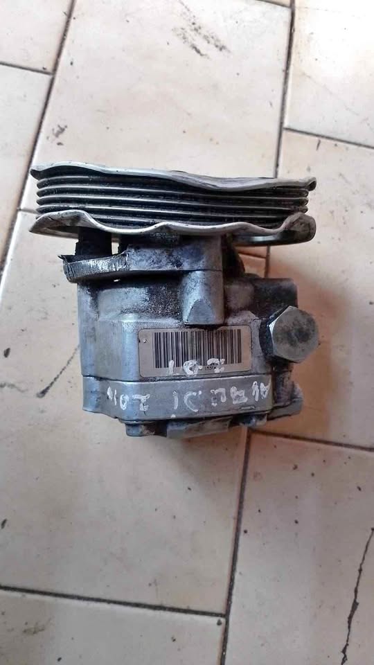Audi A4 2010 power steering pump