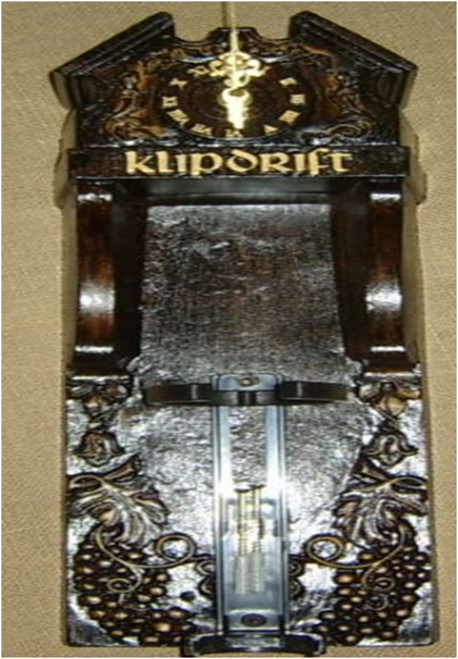 Liquor Dispensers: Klipdrift Brandy House Clock with 1 Optic. Brand New Product.