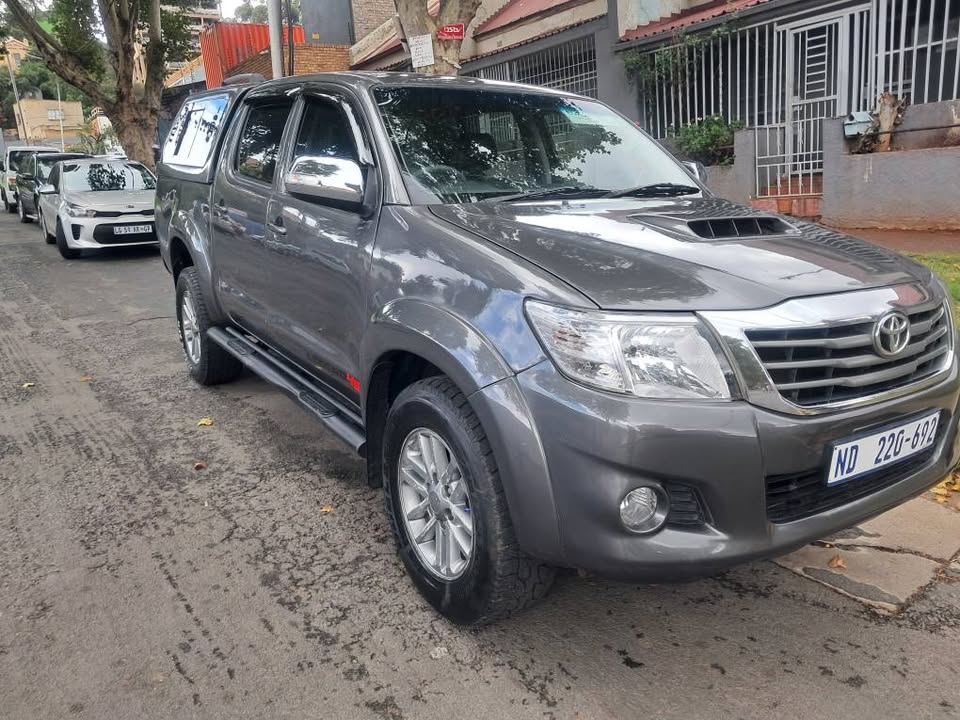 Toyota Hilux 3.0 Legend 45 D4D 4x2 Double Cab Diesel 2015 for sale