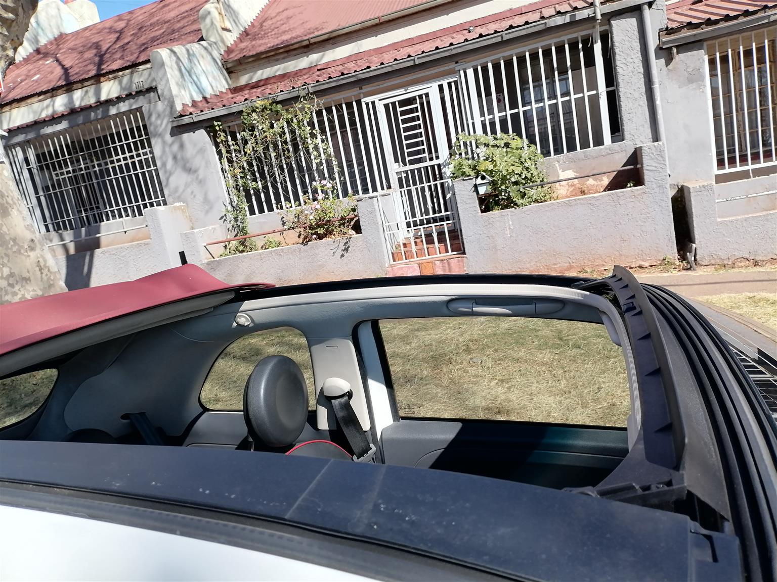 2015 FIAT 500C SPORT CONVERTIBLE WITH REVERSE SENSORS IN EXCELLENT CONDITION