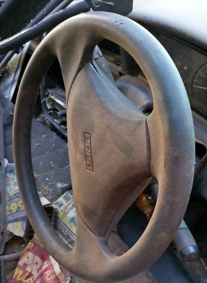Fiat Palio steering wheel - Private Seller Fiat Palio steering wheel - Private Seller