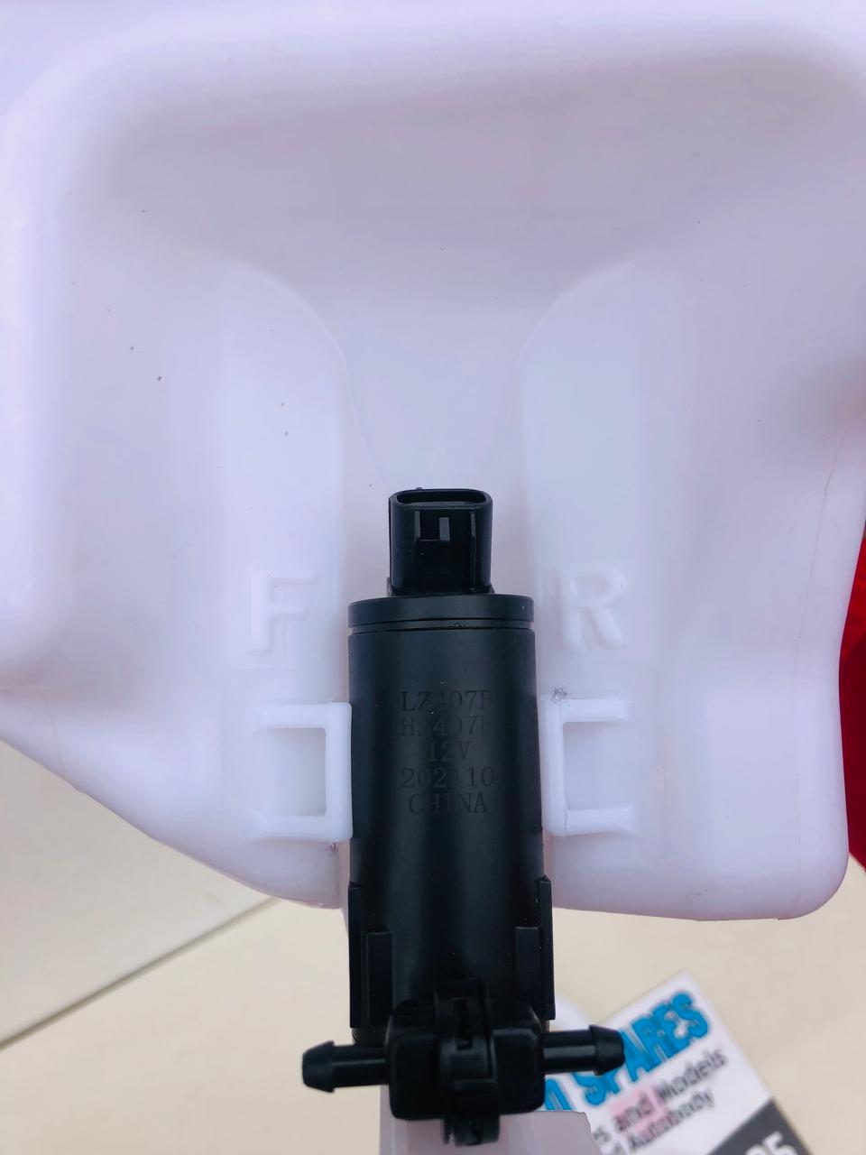 Toyota Fortuner D4d wiper water bottle/tank - Private Seller Toyota Fortuner D4d wiper water bottle/tank - Private Seller