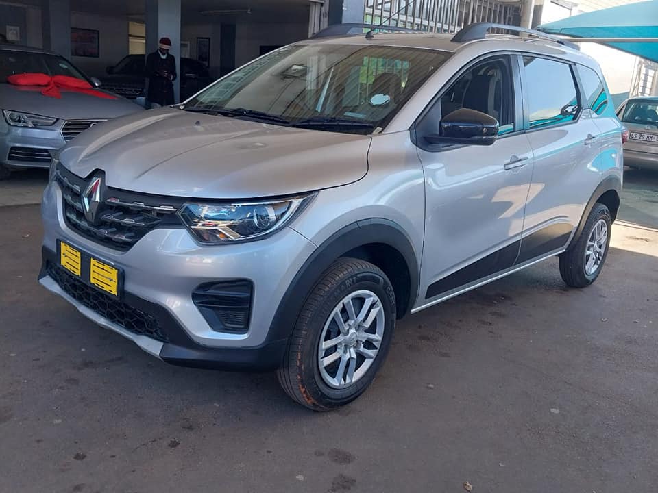 2024 RENAULT TRIBER 1.0 26 000KM SILVER COLOR MANUEL PETROL