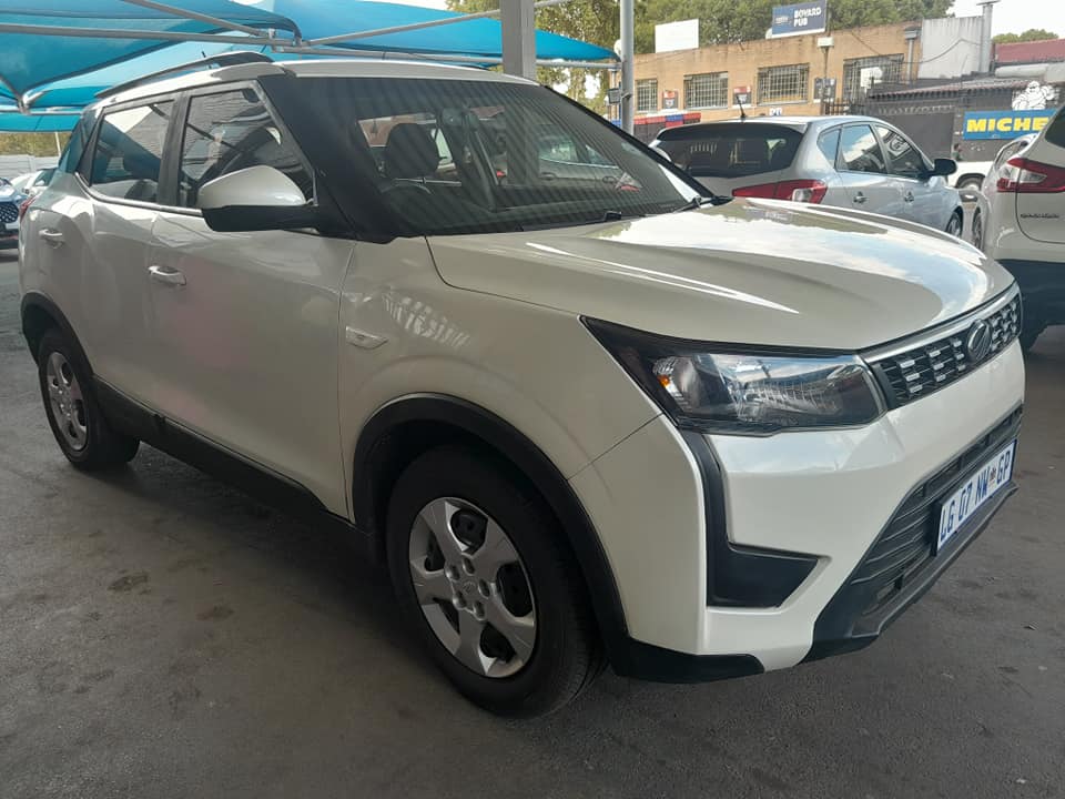 2020 MAHINDRA XUV300 1.5 MANUAL