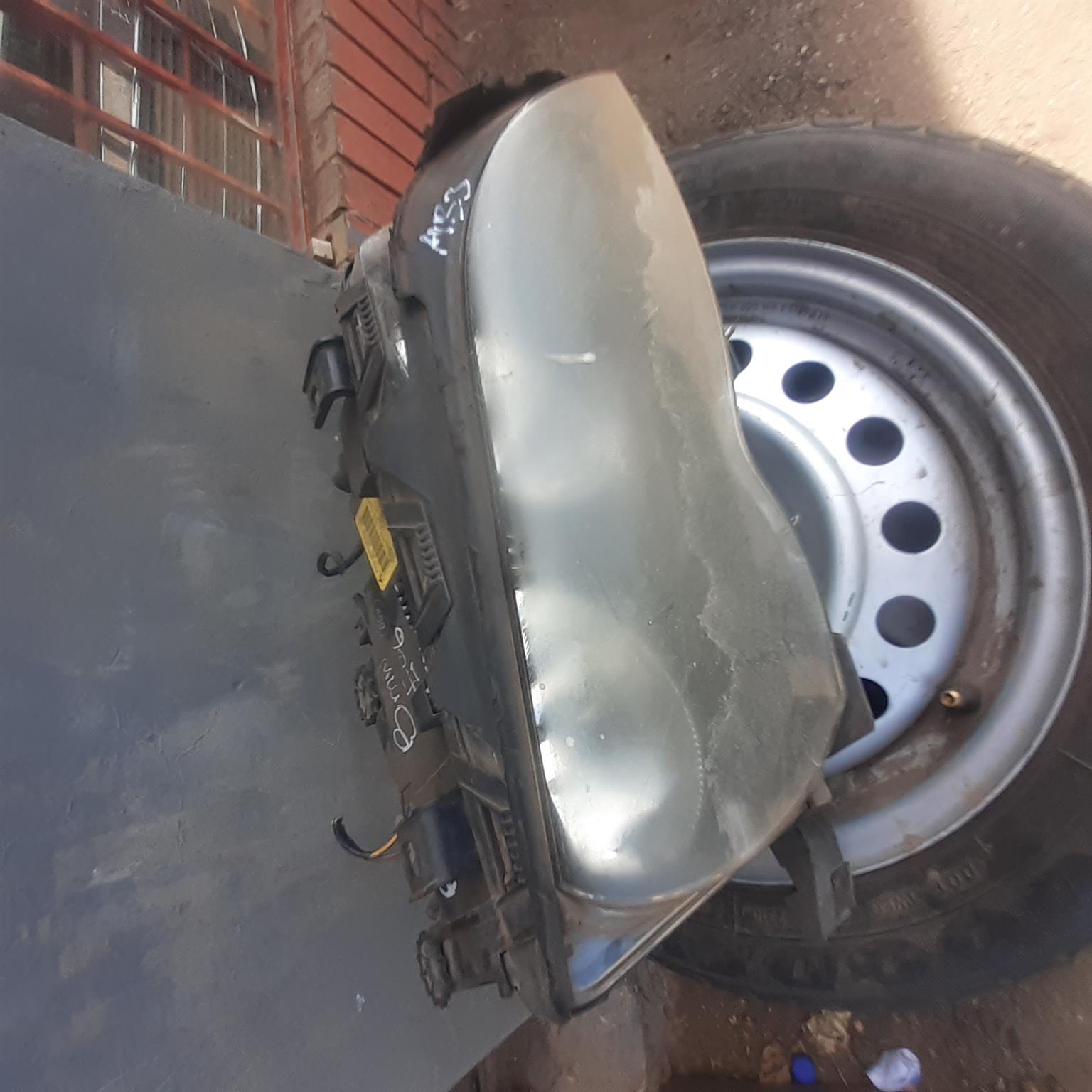 BMW E46 RIGHT HEADLIGHT FOR SALE *DELIVERY AVAILABLE COUNTRY WIDE * - Private Seller BMW E46 RIGHT HEADLIGHT FOR SALE *DELIVERY AVAILABLE COUNTRY WIDE * - Private Seller