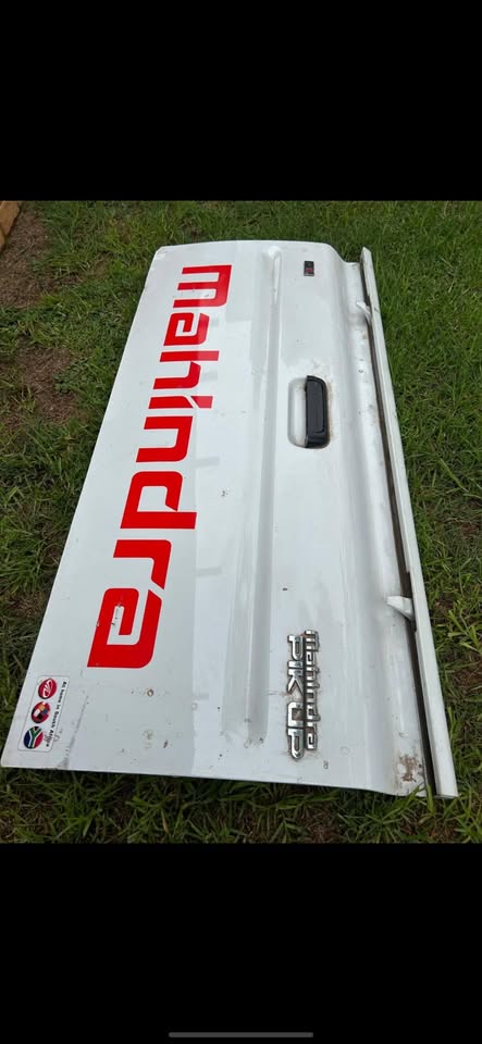 Mahindra scorpio tailgate available - Private Seller
