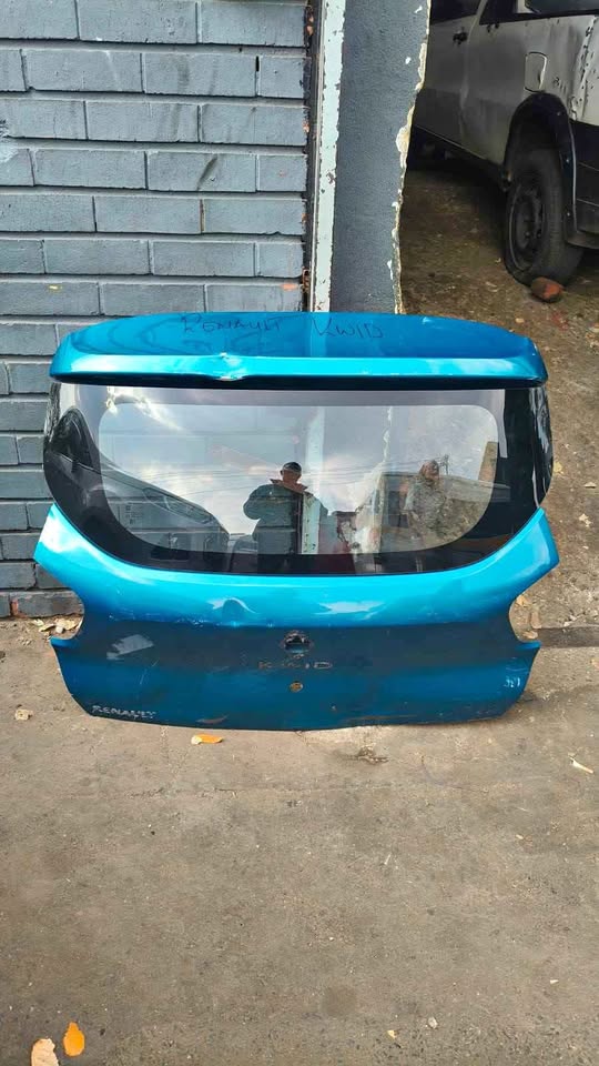 Renault kwid tailgate - Private Seller Renault kwid tailgate - Private Seller