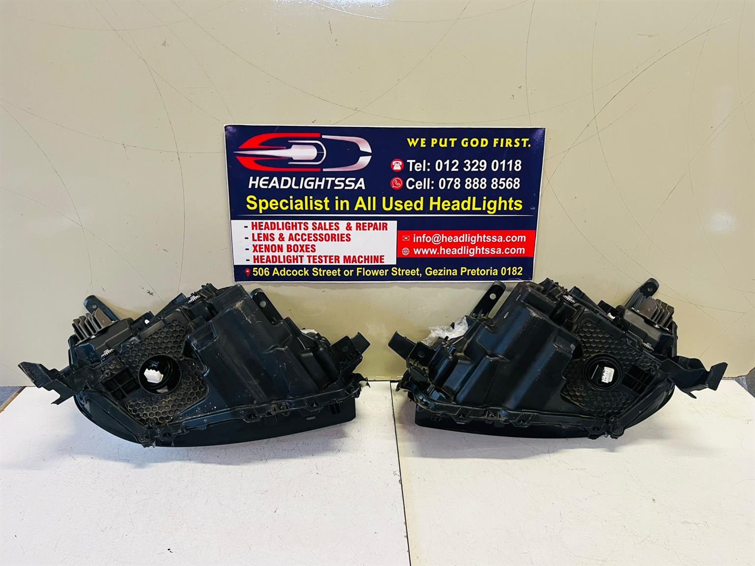 Toyota Land Cruiser LC300 left and right side LED headlights - Private Seller Toyota Land Cruiser LC300 left and right side LED headlights - Private Seller
