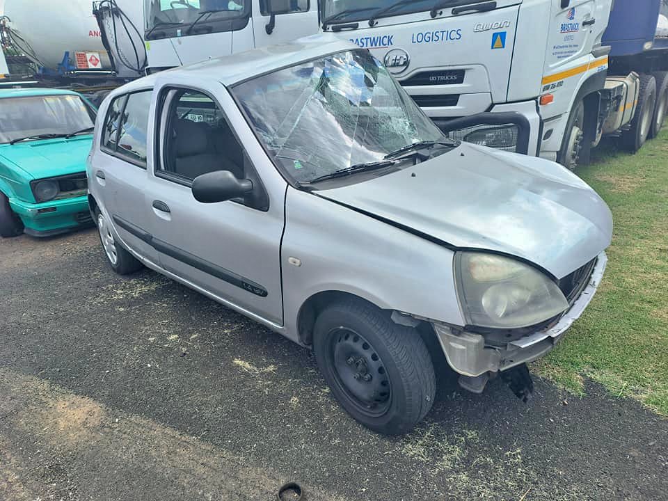 Renault Clio 2 Stripping for Spares. - Private Seller Renault Clio 2 Stripping for Spares. - Private Seller