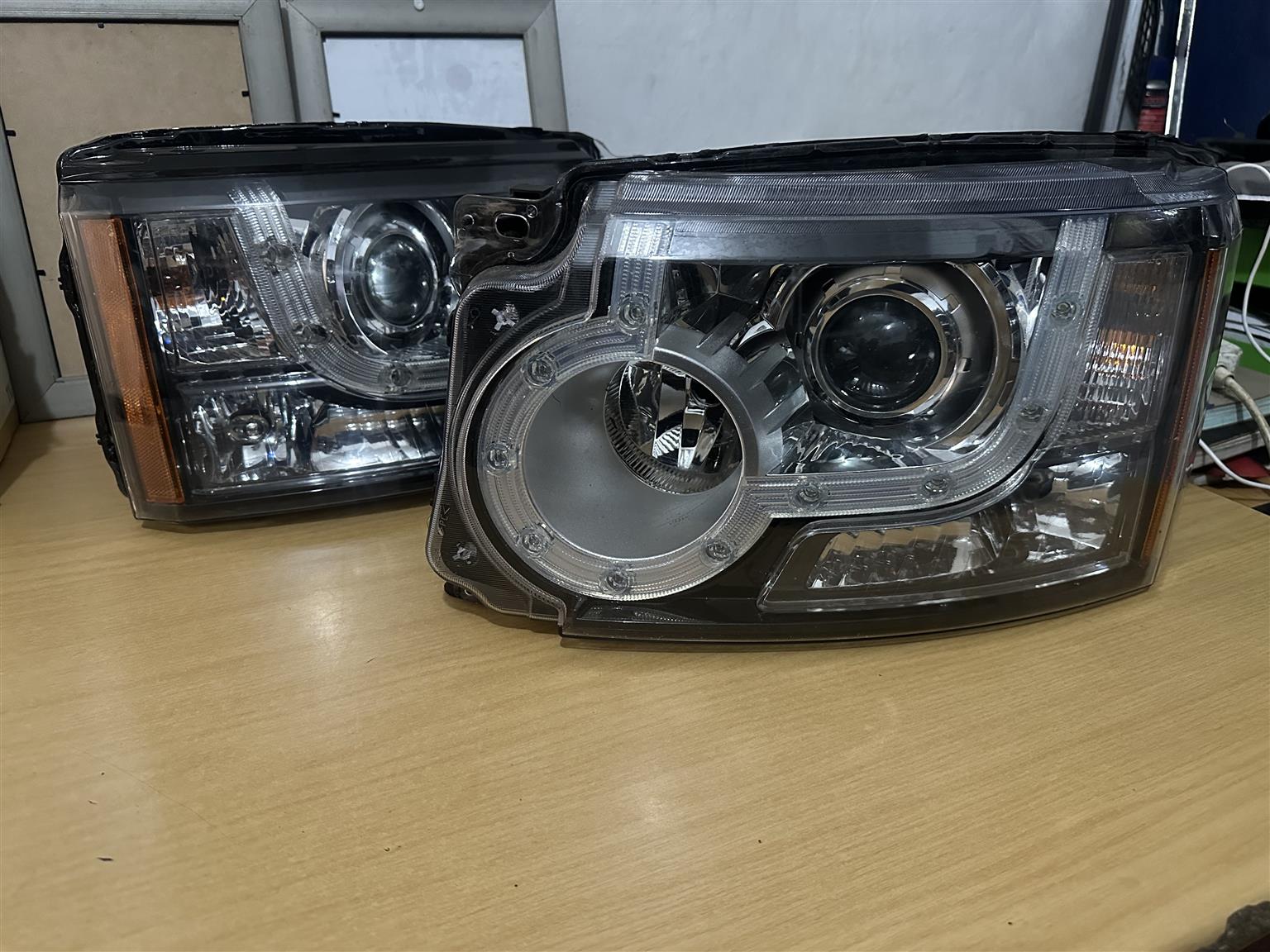 Land Rover Discovery 4 Headlight - Private Seller Land Rover Discovery 4 Headlight - Private Seller