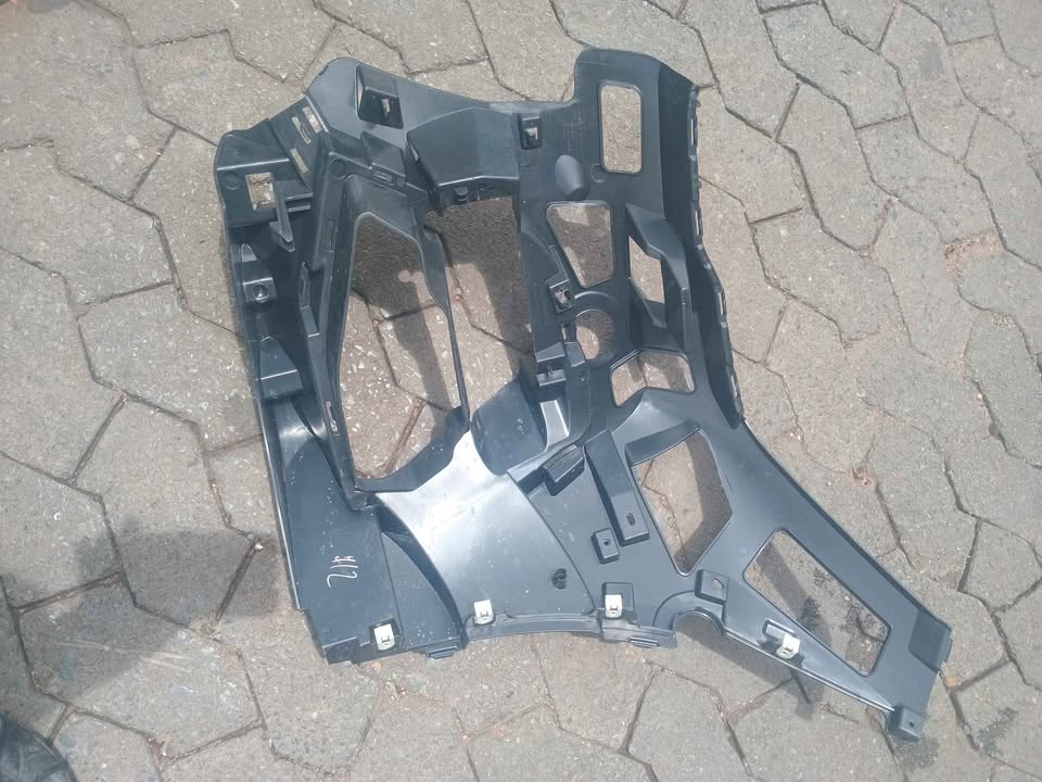 Bmw f44 Right-side bumper bracket - Private Seller