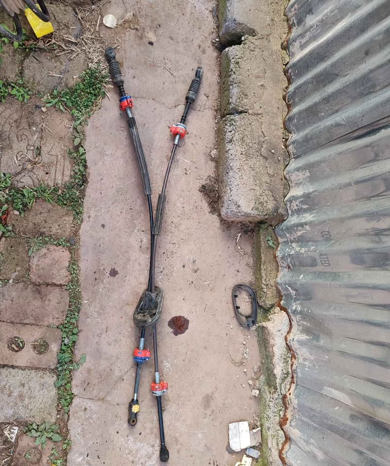 Nissan qashqai gear cables gear links 1200 - Private Seller Nissan qashqai gear cables gear links 1200 - Private Seller
