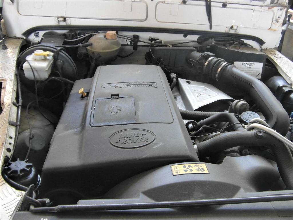 Land Rover Defender 110 TD5 - Stripping for Spares | AUTO EZI