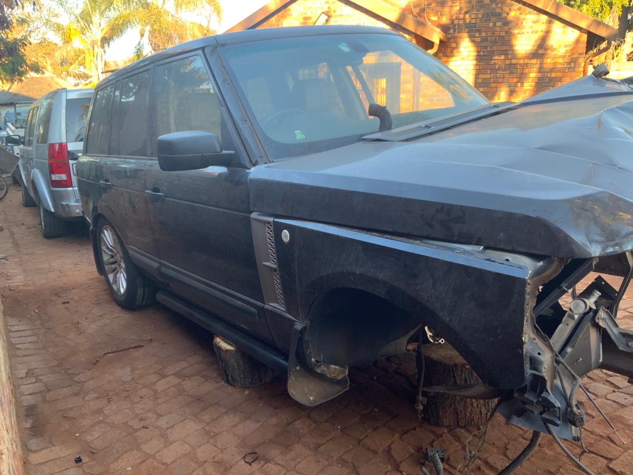 Stripping a Range Rover vogue big body for parts - Private Seller