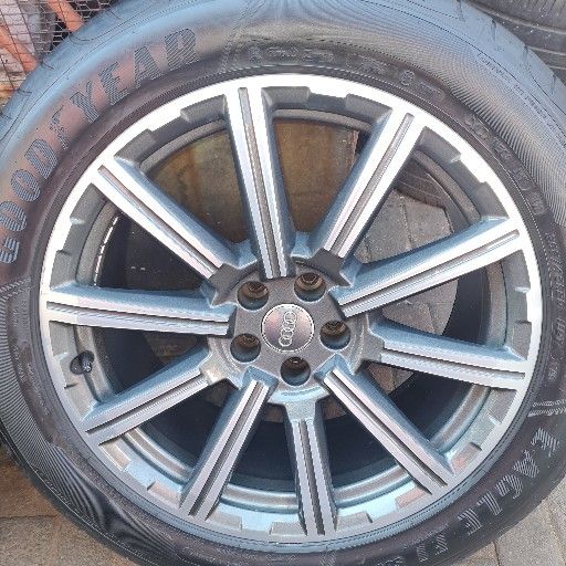 AUDI Q7 20INCH OEM MAGS AND TYRES - Private Seller AUDI Q7 20INCH OEM MAGS AND TYRES - Private Seller