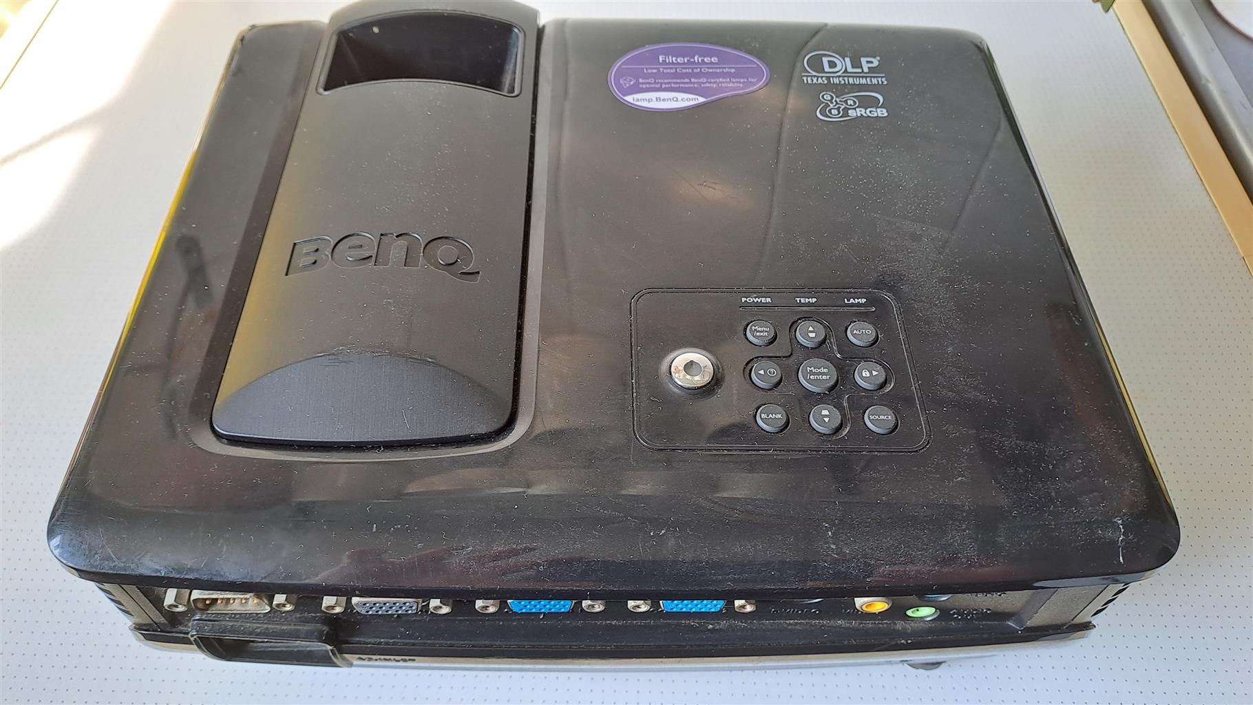 Digital Projector Benq Mp515 . Good for presentations. Can be connected to 2