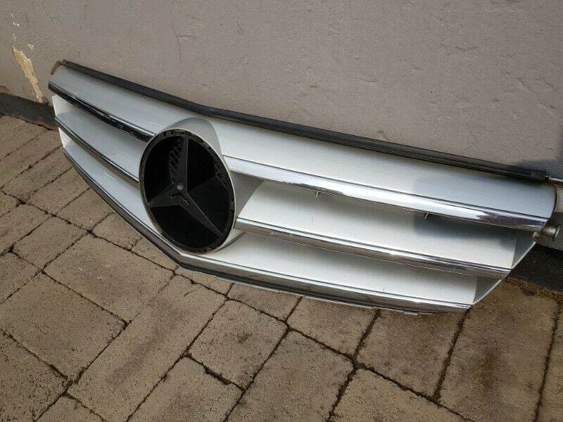 Mercedes Benz W204 grill