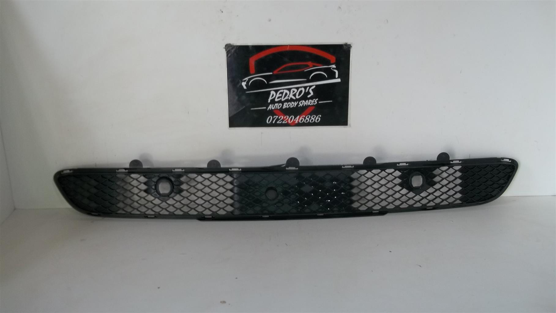 Nissan front bumper grille - Private Seller Nissan front bumper grille - Private Seller