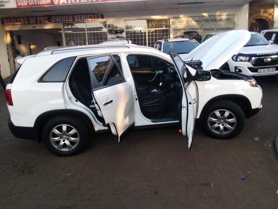 2010 KIA SORENTO 3.5V6 AUTO WHITE COLOR  REVERSE CAMERA  PDC SENSORS  102000km