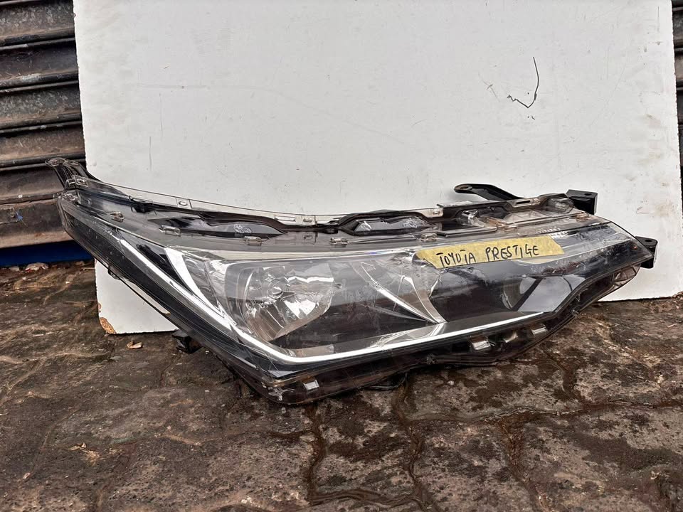 TOYOTA PRESTIGE Headlight Right Hand Side - Private Seller TOYOTA PRESTIGE Headlight Right Hand Side - Private Seller